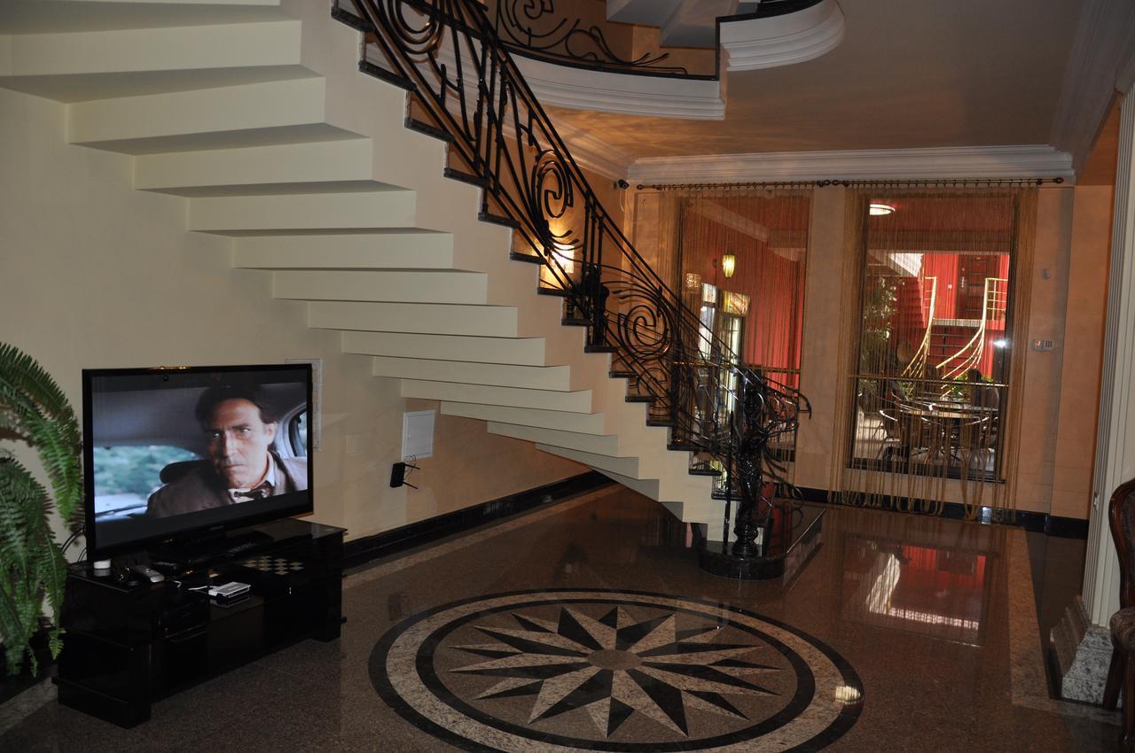 Hotel Amber Batumi Luaran gambar